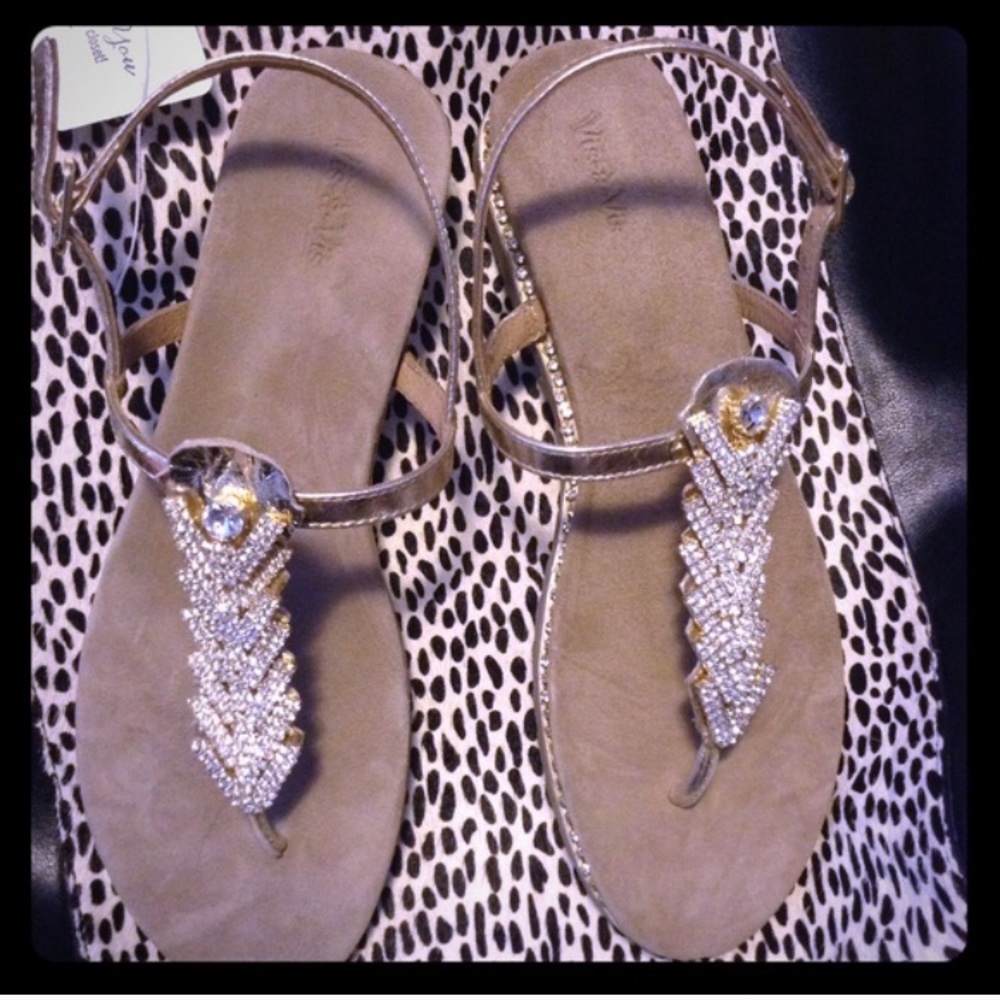 NIB Gold Rhinestone Sandals vis a vis new size 11